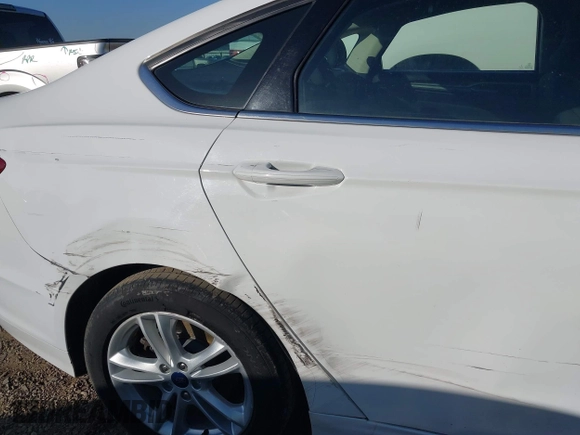 2018 Ford Fusion SE with VIN 3FA6P0H70JR250014, listed as a IAAI auction lot 41990580 with 121,628 mi miles. Bid and sale history available at carsss.com. Image 17.