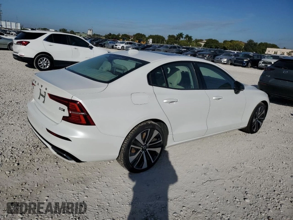 2022 Volvo S60 Momentum with VIN 7JRL12TZXNG174691, listed as a Copart auction lot 41579175 with 0 mi miles and Clean Title. Bid and sale history available at carsss.com. Image 3.