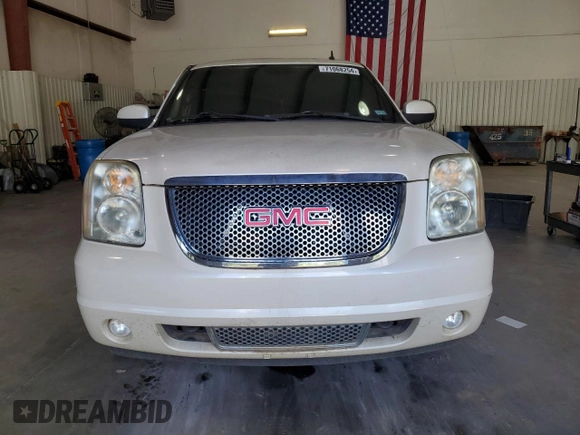 2011 GMC Yukon Denali with VIN 1GKS1EEF5BR398566, listed as a Copart auction lot 71068254 with 0 mi miles and Salvage Title. Bid and sale history available at carsss.com. Image 5.