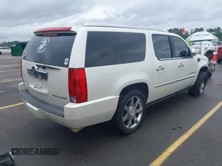 2011 Cadillac Escalade ESV Premium z VIN 1GYS4JEF9BR130075, wystawiony jako IAAI lot #42201585 z przebiegiem 237 607 mil mil oraz . Historia ofert i sprzedaży dostępna na DreamBid. Obrazek 4.