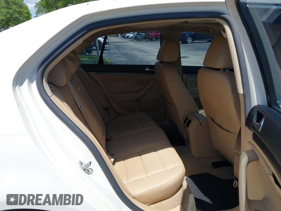 2008 Volkswagen Jetta SE с VIN 3VWRM71K08M108404, выставлен на аукционе IAAI как лот 42469456 с пробегом 125 575 миль миль и . История ставок и продаж доступна на DreamBid. Изображение 8.