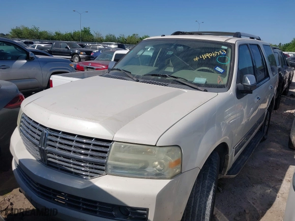 2008 Lincoln Navigator with VIN 5LMFU285X8LJ20420, listed as a IAAI auction lot 41906383 with 271,081 mi miles. Bid and sale history available at carsss.com. Image 2.