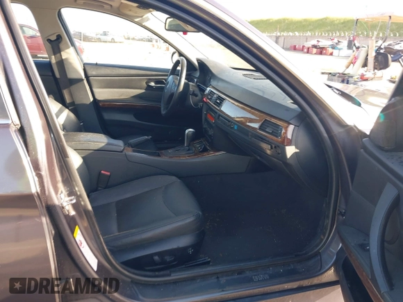 2006 BMW 3 Series 330i с VIN WBAVB33566KR76948, выставлен на аукционе IAAI как лот 41949725 с пробегом 179 505 миль миль и . История ставок и продаж доступна на DreamBid. Изображение 5.