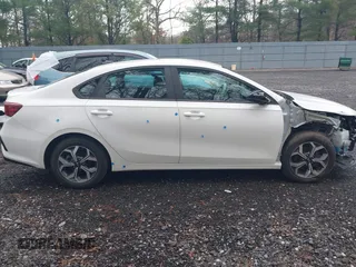 2021 Kia Forte LXS z VIN 3KPF24AD6ME341090, wystawiony jako IAAI lot #41934508 z przebiegiem 37 503 mil mil oraz . Historia ofert i sprzedaży dostępna na DreamBid. Obrazek 13.