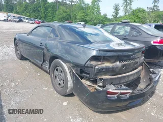 2013 Chevrolet Camaro LS z VIN 2G1FA1E39D9206888, wystawiony jako IAAI lot #42170703 z przebiegiem 169 661 mil mil oraz . Historia ofert i sprzedaży dostępna na DreamBid. Obrazek 3.