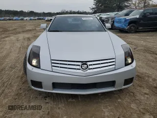 2005 Cadillac XLR z VIN 1G6YV34AX55603706, wystawiony jako Copart lot #81643824 z przebiegiem 84 951 mil mil oraz Czysty tytuł • Clean title. Historia ofert i sprzedaży dostępna na DreamBid. Obrazek 5.