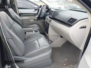 2010 Volkswagen Routan SE z VIN 2V4RW3D15AR272566, wystawiony jako IAAI lot #42355601 z przebiegiem 186 000 mil mil oraz . Historia ofert i sprzedaży dostępna na DreamBid. Obrazek 5.