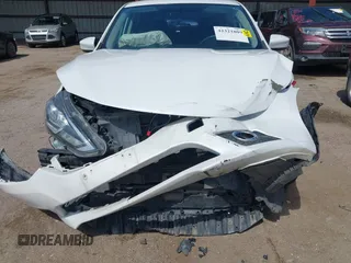 2017 Nissan Sentra SV z VIN 3N1AB7AP5HL642735, wystawiony jako IAAI lot #42321809 z przebiegiem 84 268 mil mil oraz . Historia ofert i sprzedaży dostępna na DreamBid. Obrazek 6.