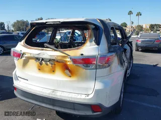 2016 Toyota Highlander LE with VIN 5TDZARFHXGS021502, listed as a IAAI auction lot 40749757 with 1 mi miles. Bid and sale history available at carsss.com. Image 4.