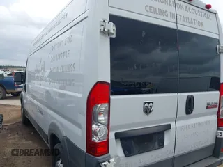 2015 Ram ProMaster Cargo z VIN 3C6TRVDG1FE504703, wystawiony jako IAAI lot #42149367 z przebiegiem 204 463 mil mil oraz . Historia ofert i sprzedaży dostępna na DreamBid. Obrazek 3.