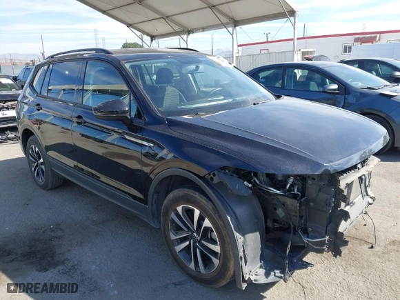 2022 Volkswagen Tiguan S with VIN 3VV1B7AX9NM119626, listed as a IAAI auction lot 40565280 with 29,754 mi miles. Bid and sale history available at carsss.com. Image 1.