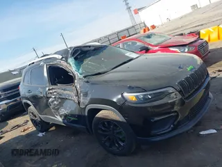 2020 Jeep Cherokee Latitude with VIN 1C4PJLCB2LD552784, listed as a IAAI auction lot 41908936 with 47,337 mi miles and . Bid and sale history available at DreamBid. Image 13.