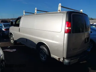 2006 Chevrolet City Express Cargo z VIN 1GCEG15X261239839, wystawiony jako IAAI lot #41196866 z przebiegiem 212 938 mil mil oraz . Historia ofert i sprzedaży dostępna na DreamBid. Obrazek 3.