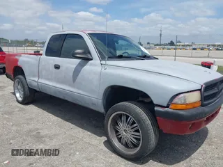 2002 Dodge Dakota Sport with VIN 1B7GL32X82S632091, listed as a IAAI auction lot 42091290 with 206,721 mi miles and . Bid and sale history available at carsss.com. Image 1.