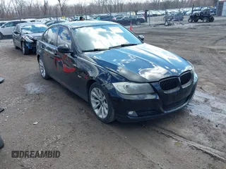 2011 BMW 3 Series 328i xDrive with VIN WBAPK5G57BNN81989, listed as a IAAI auction lot 41861121 with 176,847 mi miles. Bid and sale history available at carsss.com. Image 1.