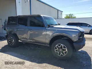 2023 Ford Bronco z VIN 1FMDE5BH4PLA99848, wystawiony jako Copart lot #49833595 z przebiegiem 29 101 mil mil oraz Szkody całkowita. Historia ofert i sprzedaży dostępna na DreamBid. Obrazek 4.