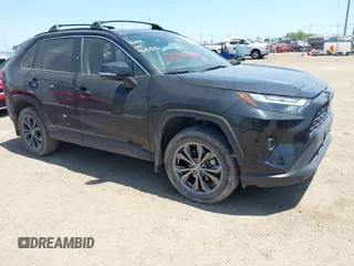 2024 Toyota RAV4 Hybrid XLE Premium z VIN JTMB6RFV3RD139222, wystawiony jako IAAI lot #41991544 z przebiegiem 20 463 mil mil oraz . Historia ofert i sprzedaży dostępna na DreamBid. Obrazek 1.