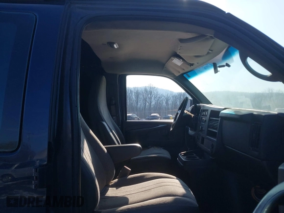 2014 Chevrolet Express Cargo Van with VIN 1GCWGGBA5E1205786, listed as a IAAI auction lot 41339085 with 201,460 mi miles. Bid and sale history available at carsss.com. Image 5.