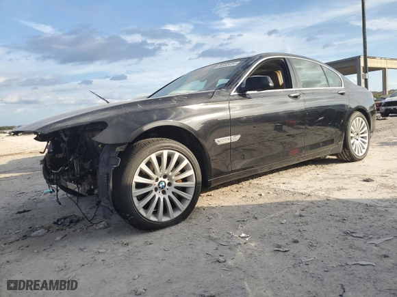 2012 BMW 7 Series 750i xDrive with VIN WBAKC6C58CC396835, listed as a Copart auction lot 86833724 with 0 mi miles and Salvage Title. Bid and sale history available at carsss.com. Image 1.