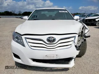2010 Toyota Camry z VIN 4T1BF3EK9AU528161, wystawiony jako Copart lot #59441395 z przebiegiem 110 663 mil mil oraz Czysty tytuł • Clean title. Historia ofert i sprzedaży dostępna na DreamBid. Obrazek 5.
