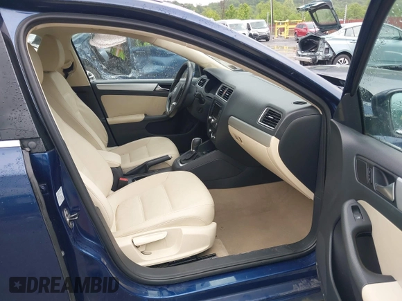 2011 Volkswagen Jetta SEL z VIN 3VWLZ7AJ2BM102447, wystawiony jako IAAI lot #42312584 z przebiegiem 103 392 mil mil oraz . Historia ofert i sprzedaży dostępna na DreamBid. Obrazek 5.