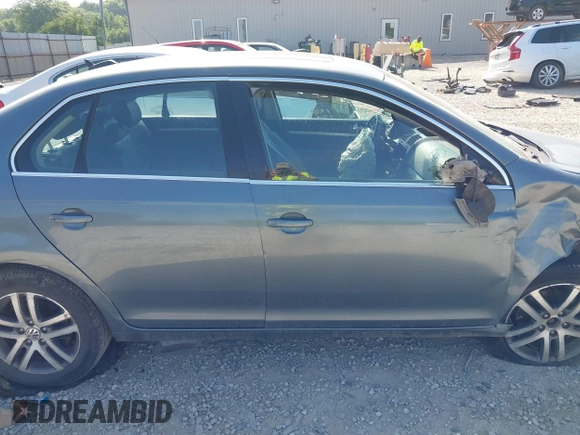 2006 Volkswagen Jetta 2.5L z VIN 3VWSF71K06M798437, wystawiony jako IAAI lot #42559453 z przebiegiem 169 485 mil mil oraz . Historia ofert i sprzedaży dostępna na DreamBid. Obrazek 14.