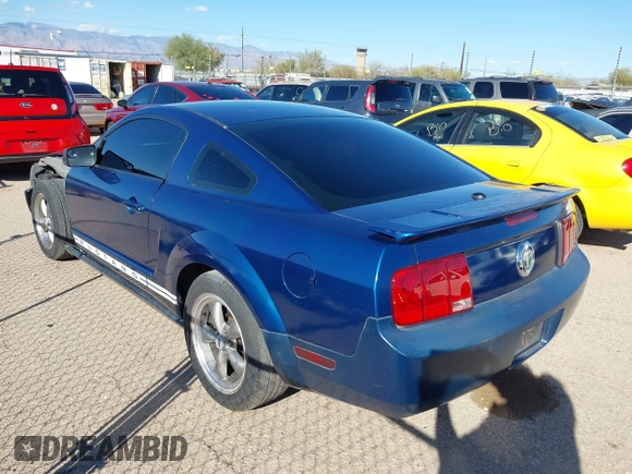 2007 Ford Mustang Deluxe with VIN 1ZVHT80N375356957, listed as a IAAI auction lot 41733622 with Not Provided miles and . Bid and sale history available at DreamBid. Image 3.