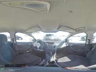 2018 Ford Focus SE z VIN 1FADP3F29JL225126, wystawiony jako Copart lot #52817265 z przebiegiem Nie podano mil oraz Szkoda całkowita • Salvage title. Historia ofert i sprzedaży dostępna na DreamBid. Obrazek 14.