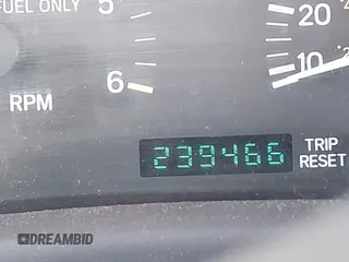 1998 Jeep Cherokee Sport with VIN 1J4FJ68S6WL151698, listed as a IAAI auction lot 42100846 with 239,466 mi miles. Bid and sale history available at carsss.com. Image 7.