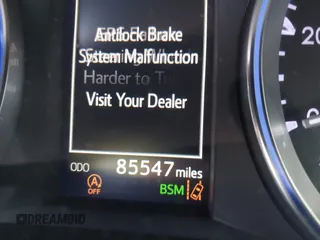2018 Toyota Highlander SE with VIN 5TDKZRFH3JS549805, listed as a IAAI auction lot 42603465 with 85,547 mi miles and . Bid and sale history available at DreamBid. Image 15.