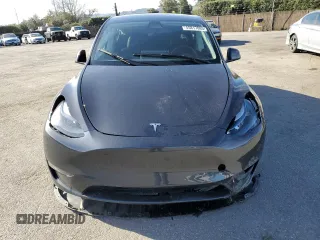 2025 Tesla Model Y Long Range with VIN 7SAYGDEE4SF272942, listed as a Copart auction lot 45817885 with 2,308 mi miles and Salvage Title. Bid and sale history available at DreamBid. Image 5.