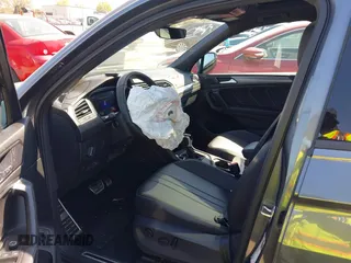 2024 Volkswagen Tiguan SE R-Line Black с VIN 3VVCB7AX2RM010794, выставлен на аукционе IAAI как лот 41894596 с пробегом 25 136 миль миль и . История ставок и продаж доступна на DreamBid. Изображение 5.