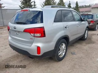2014 Kia Sorento LX with VIN 5XYKTCA62EG522196, listed as a IAAI auction lot 42037774 with 1 mi miles. Bid and sale history available at carsss.com. Image 4.