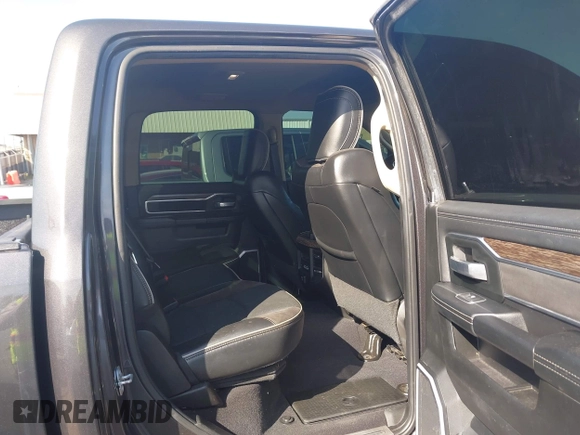 2020 Ram 2500 Laramie z VIN 3C6UR5FL0LG230960, wystawiony jako IAAI lot #42029886 z przebiegiem 61 544 mil mil oraz . Historia ofert i sprzedaży dostępna na DreamBid. Obrazek 8.