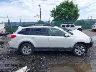 2010 Subaru Outback Limited Power Moon z VIN 4S4BRBKCXA3327826, wystawiony jako IAAI lot #42286612 z przebiegiem 275 294 mil mil oraz . Historia ofert i sprzedaży dostępna na DreamBid. Obrazek 14.