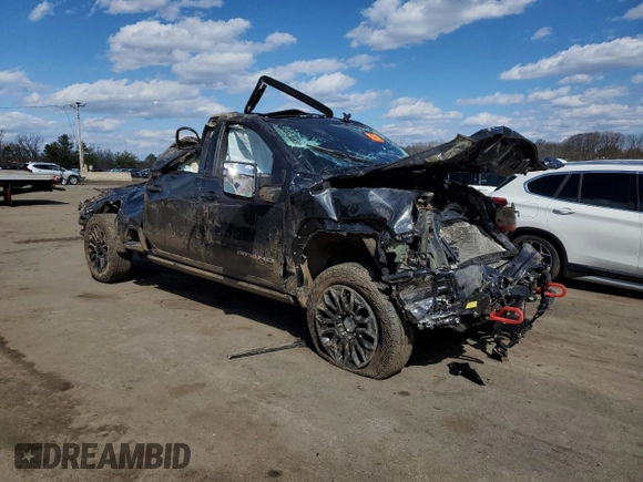 2024 GMC Sierra 2500HD AT4 z VIN 1GT49PE77RF264722, wystawiony jako Copart lot #49703595 z przebiegiem Nie podano mil oraz Szkoda całkowita • Salvage title. Historia ofert i sprzedaży dostępna na DreamBid. Obrazek 4.