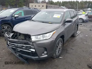 2019 Toyota Highlander SE z VIN 5TDJZRFH0KS584881, wystawiony jako IAAI lot #42016362 z przebiegiem 65 704 mil mil oraz . Historia ofert i sprzedaży dostępna na DreamBid. Obrazek 2.
