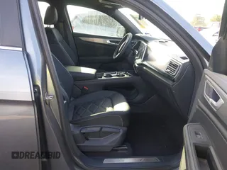 2024 Volkswagen Atlas SE with VIN 1V2JE2CA5RC248843, listed as a IAAI auction lot 42058274 with Not provided miles and . Bid and sale history available at DreamBid. Image 5.