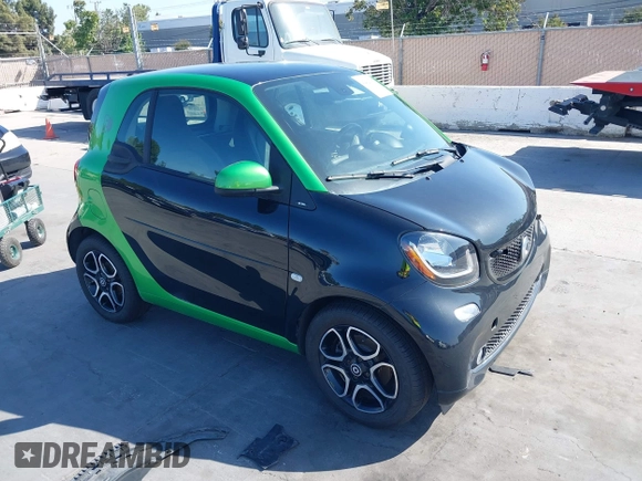 2017 Smart fortwo Pure z VIN WMEFJ9BA9HK226752, wystawiony jako IAAI lot #42420588 z przebiegiem Nie podano mil oraz . Historia ofert i sprzedaży dostępna na DreamBid. Obrazek 1.