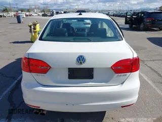 2013 Volkswagen Jetta Sedan SE with VIN 3VWDP7AJ3DM257666, listed as a IAAI auction lot 41805593 with 181,759 mi miles. Bid and sale history available at carsss.com. Image 16.