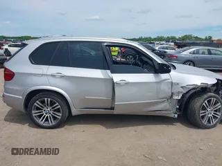 2013 BMW X5 xDrive35i z VIN 5UXZV4C59D0E03876, wystawiony jako IAAI lot #42214184 z przebiegiem 127 480 mil mil oraz . Historia ofert i sprzedaży dostępna na DreamBid. Obrazek 14.