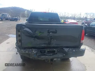 2011 GMC Sierra 2500HD Denali z VIN 1GT125C85BF190441, wystawiony jako IAAI lot #41971167 z przebiegiem 289 776 mil mil oraz . Historia ofert i sprzedaży dostępna na DreamBid. Obrazek 17.