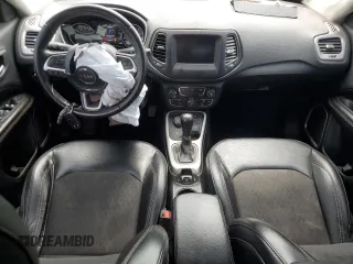 2019 Jeep Compass Latitude z VIN 3C4NJDBB5KT596835, wystawiony jako Copart lot #58706825 z przebiegiem 169 320 mil mil oraz Szkoda całkowita • Salvage title. Historia ofert i sprzedaży dostępna na DreamBid. Obrazek 8.