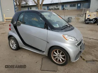2015 Smart fortwo Passion с VIN WMEEJ9AA1FK831357, выставлен на аукционе Copart как лот 87001564 с пробегом Не указан миль и Списание • Salvage title. История ставок и продаж доступна на DreamBid. Изображение 4.