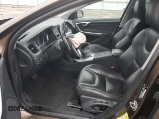 2015 Volvo V60 T5 z VIN YV4612HK7F1000537, wystawiony jako Copart lot #84033744 z przebiegiem 76 563 mil mil oraz Szkoda całkowita • Salvage title. Historia ofert i sprzedaży dostępna na DreamBid. Obrazek 7.