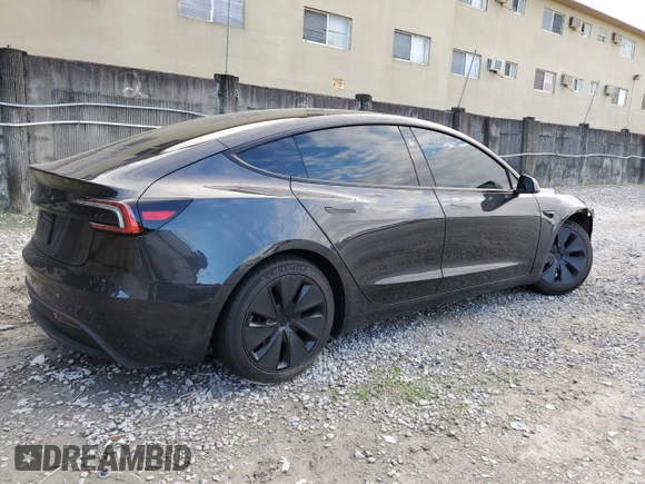 2024 Tesla Model 3 z VIN 5YJ3E1EA7RF826476, wystawiony jako Copart lot #80184564 z przebiegiem 2963 mil mil oraz Szkody całkowita. Historia ofert i sprzedaży dostępna na DreamBid. Obrazek 3.