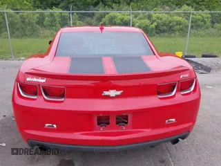 2013 Chevrolet Camaro LT z VIN 2G1FB1E37D9191210, wystawiony jako IAAI lot #42163053 z przebiegiem 316 976 mil mil oraz . Historia ofert i sprzedaży dostępna na DreamBid. Obrazek 16.