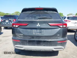 2022 Mitsubishi Outlander SE z VIN JA4J3UA8XNZ017053, wystawiony jako IAAI lot #41870657 z przebiegiem 70 102 mil mil oraz . Historia ofert i sprzedaży dostępna na DreamBid. Obrazek 16.