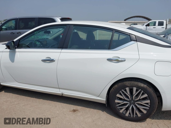 2025 Nissan Altima SV z VIN 1N4BL4DVXSN378609, wystawiony jako IAAI lot #42318744 z przebiegiem 4 751 mil mil oraz . Historia ofert i sprzedaży dostępna na DreamBid. Obrazek 14.