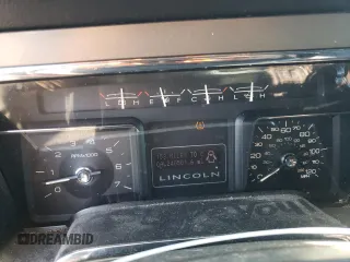 2011 Lincoln Navigator z VIN 5LMJJ2H55BEJ09162, wystawiony jako Copart lot #74710464 z przebiegiem 240 501 mil mil oraz Szkoda całkowita • Salvage title. Historia ofert i sprzedaży dostępna na DreamBid. Obrazek 9.